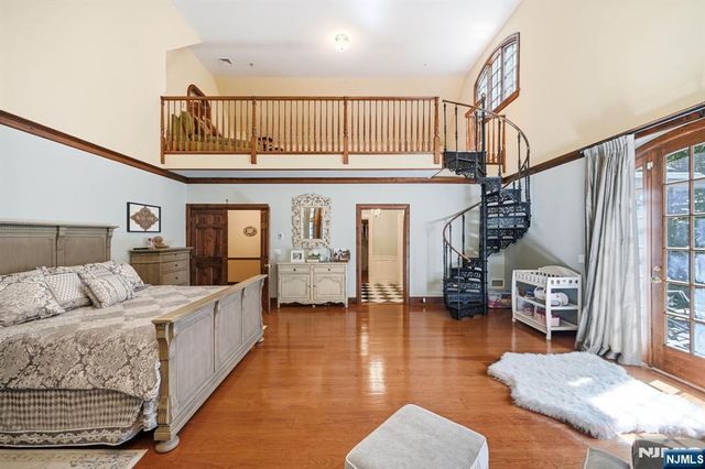 176 Rockburn Pass, West Milford, NJ 07480