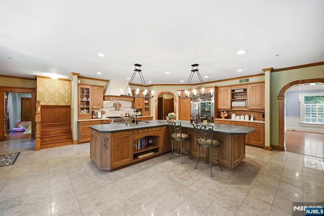 176 Rockburn Pass, West Milford, NJ 07480
