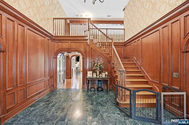 176 Rockburn Pass, West Milford, NJ 07480