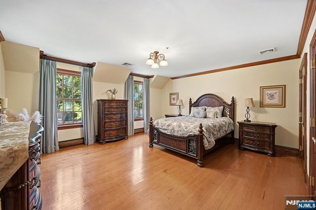176 Rockburn Pass, West Milford, NJ 07480
