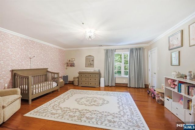 176 Rockburn Pass, West Milford, NJ 07480