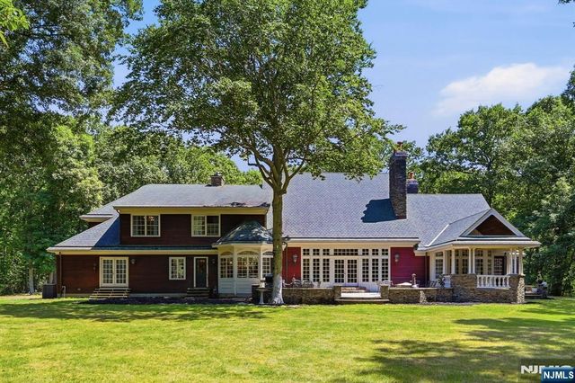 176 Rockburn Pass, West Milford, NJ 07480
