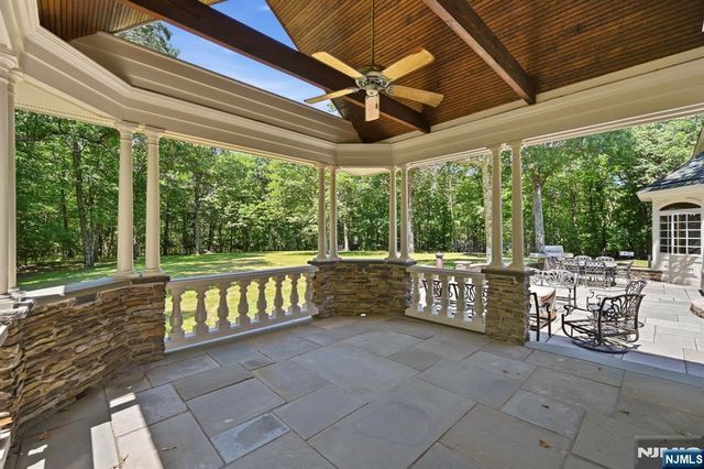 176 Rockburn Pass, West Milford, NJ 07480