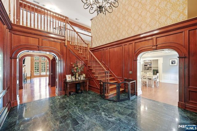 176 Rockburn Pass, West Milford, NJ 07480