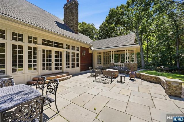 176 Rockburn Pass, West Milford, NJ 07480
