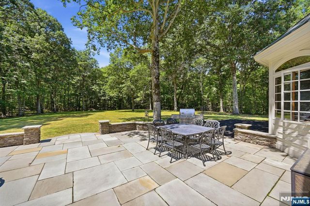 176 Rockburn Pass, West Milford, NJ 07480