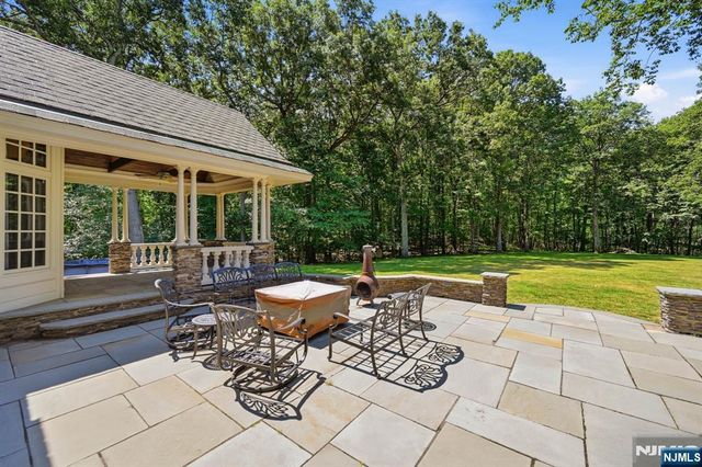 176 Rockburn Pass, West Milford, NJ 07480