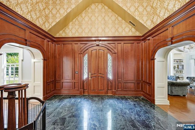 176 Rockburn Pass, West Milford, NJ 07480