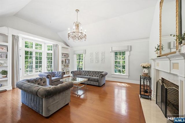 176 Rockburn Pass, West Milford, NJ 07480