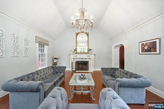 176 Rockburn Pass, West Milford, NJ 07480