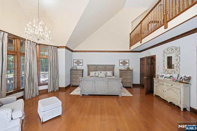 176 Rockburn Pass, West Milford, NJ 07480