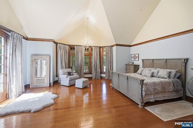 176 Rockburn Pass, West Milford, NJ 07480