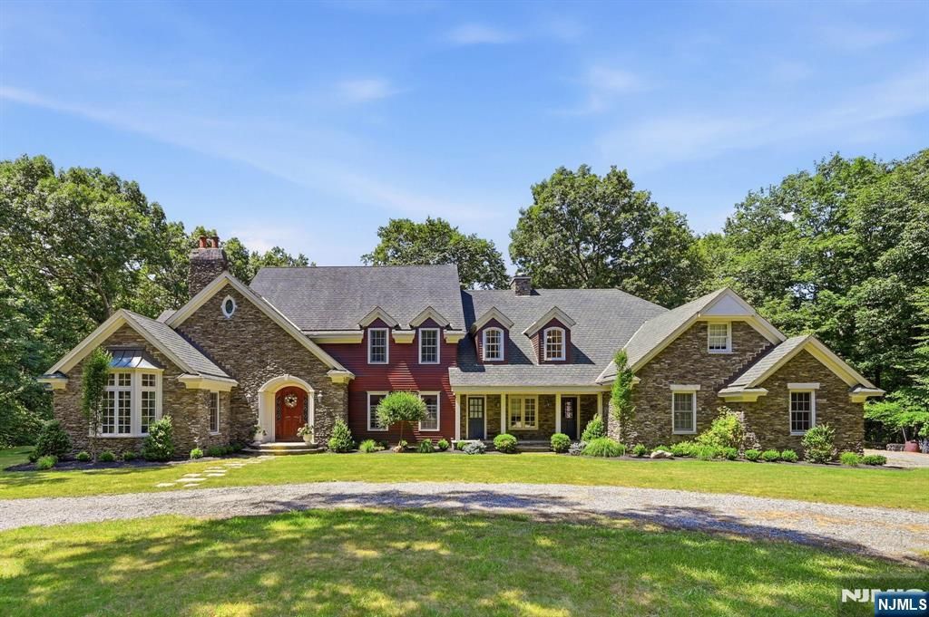 176 Rockburn Pass, West Milford, NJ 07480