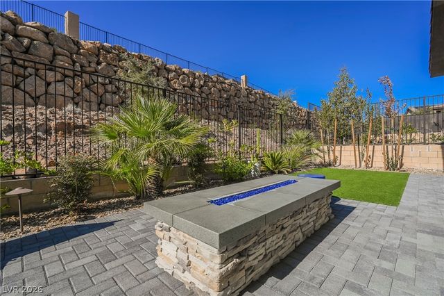 23 Cliffwater Street, Henderson, NV 89011
