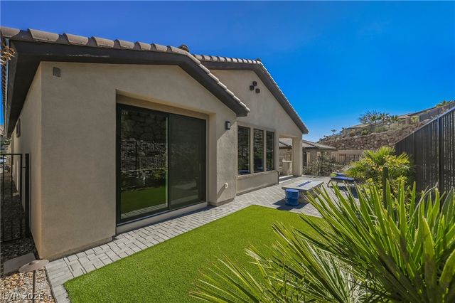 23 Cliffwater Street, Henderson, NV 89011
