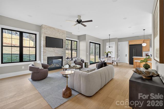 6811 Burlwood Road, Charlotte, NC 28211