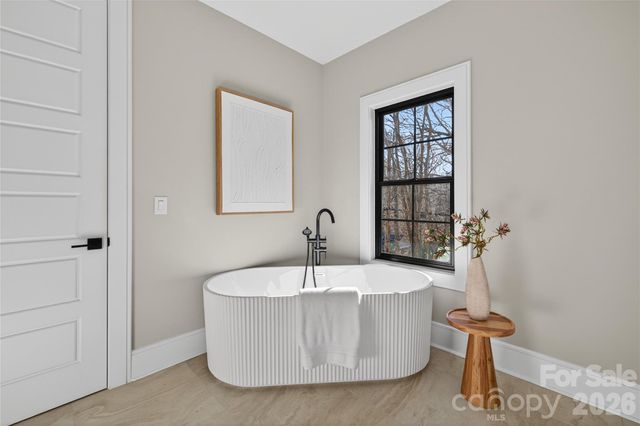 6811 Burlwood Road, Charlotte, NC 28211