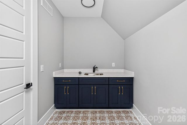 6811 Burlwood Road, Charlotte, NC 28211