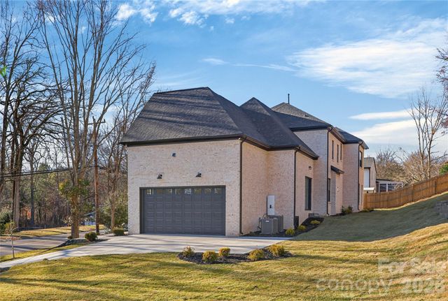 6811 Burlwood Road, Charlotte, NC 28211