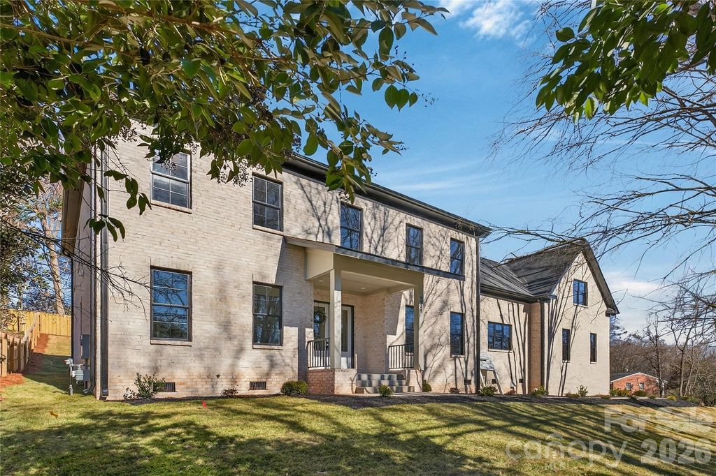 6811 Burlwood Road, Charlotte, NC 28211