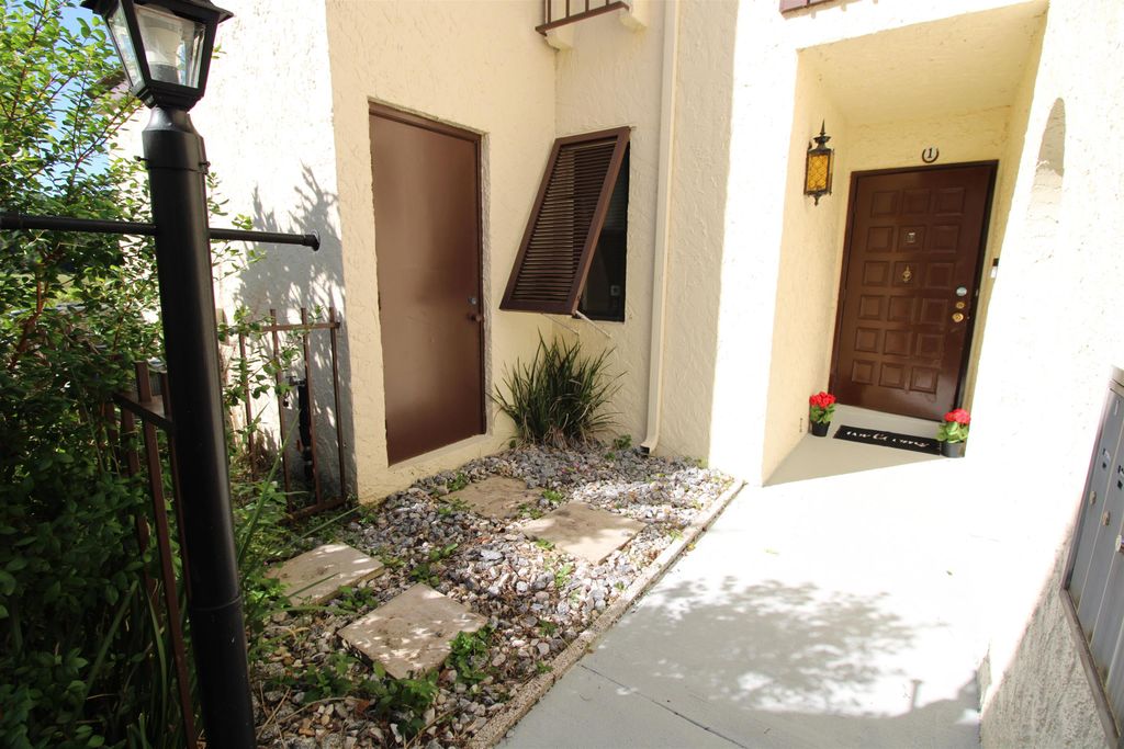 600 Domenico Circle F-1, St Augustine, FL 32086