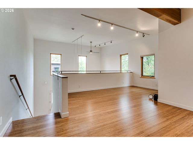 2863 FRIENDLY St, Eugene, OR 97405