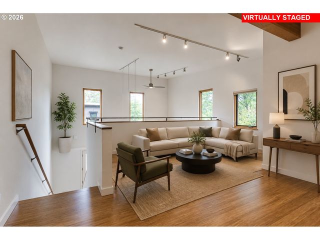 2863 FRIENDLY St, Eugene, OR 97405