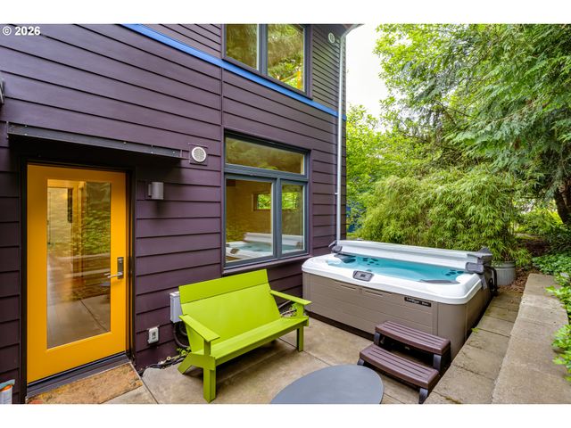 2863 FRIENDLY St, Eugene, OR 97405