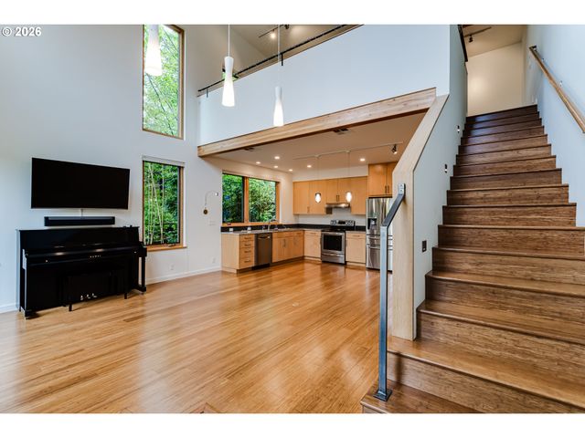 2863 FRIENDLY St, Eugene, OR 97405