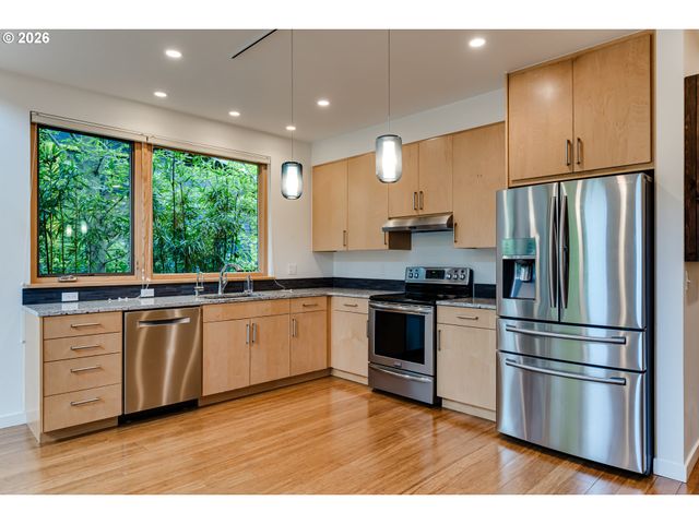 2863 FRIENDLY St, Eugene, OR 97405