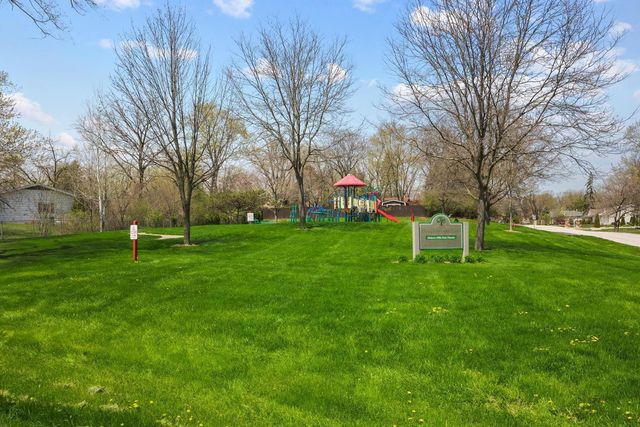 8440 W 95TH Street 1, Hickory Hills, IL 60457