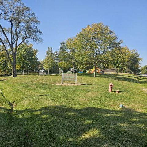 8440 W 95TH Street 1, Hickory Hills, IL 60457