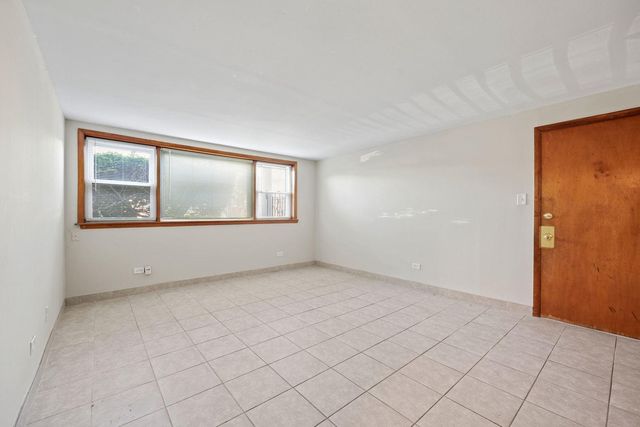 8440 W 95TH Street 1, Hickory Hills, IL 60457