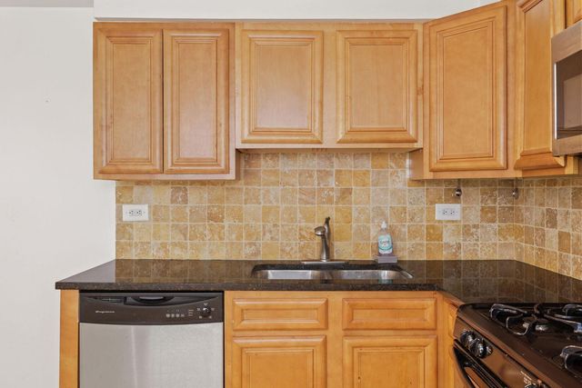 8440 W 95TH Street 1, Hickory Hills, IL 60457