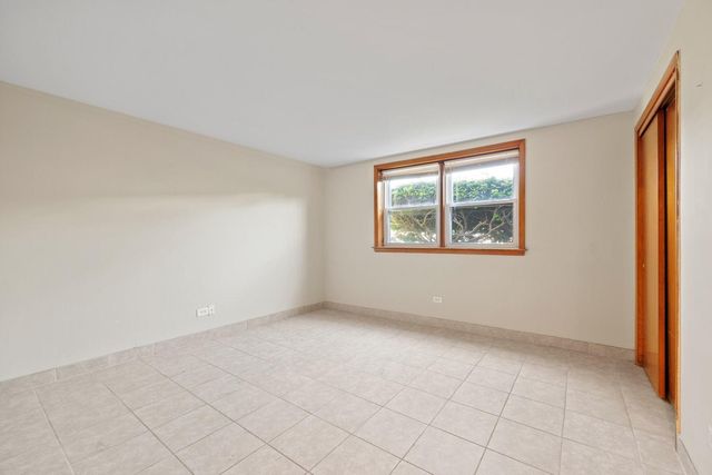 8440 W 95TH Street 1, Hickory Hills, IL 60457