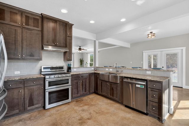 923 N Debco LN, Spicewood, TX 78669