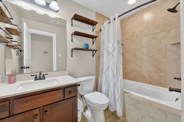 923 N Debco LN, Spicewood, TX 78669