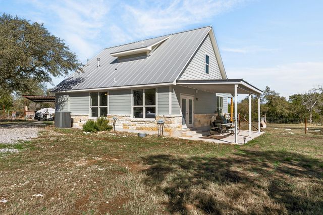 923 N Debco LN, Spicewood, TX 78669