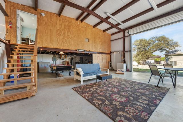 923 N Debco LN, Spicewood, TX 78669