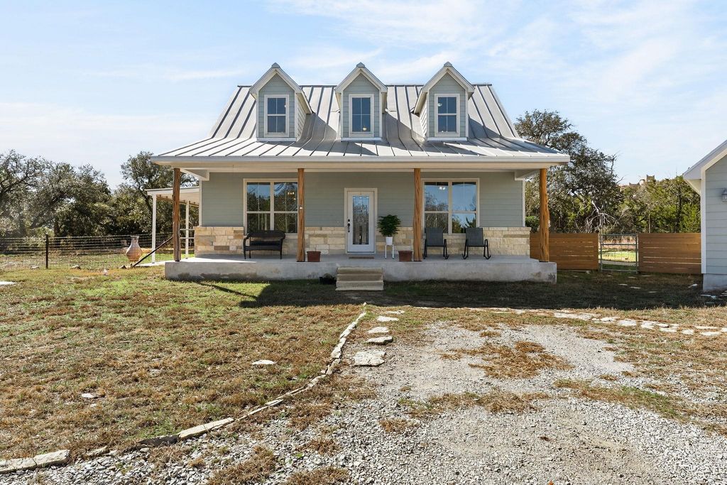 923 N Debco LN, Spicewood, TX 78669