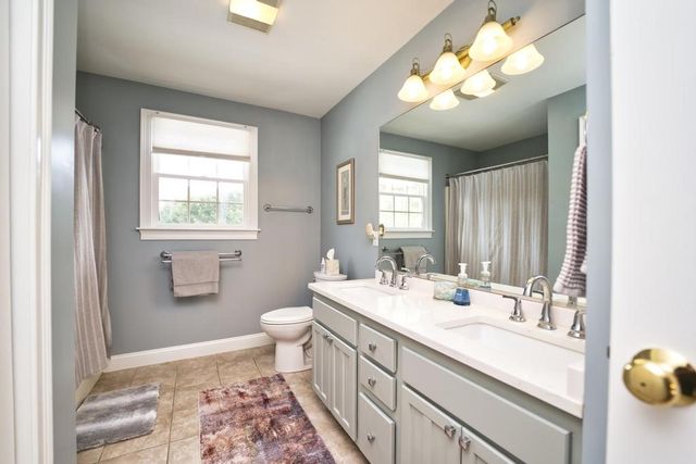 2 Winterberry Lane, Westport, MA 02790