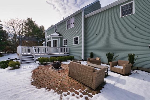 2 Winterberry Lane, Westport, MA 02790