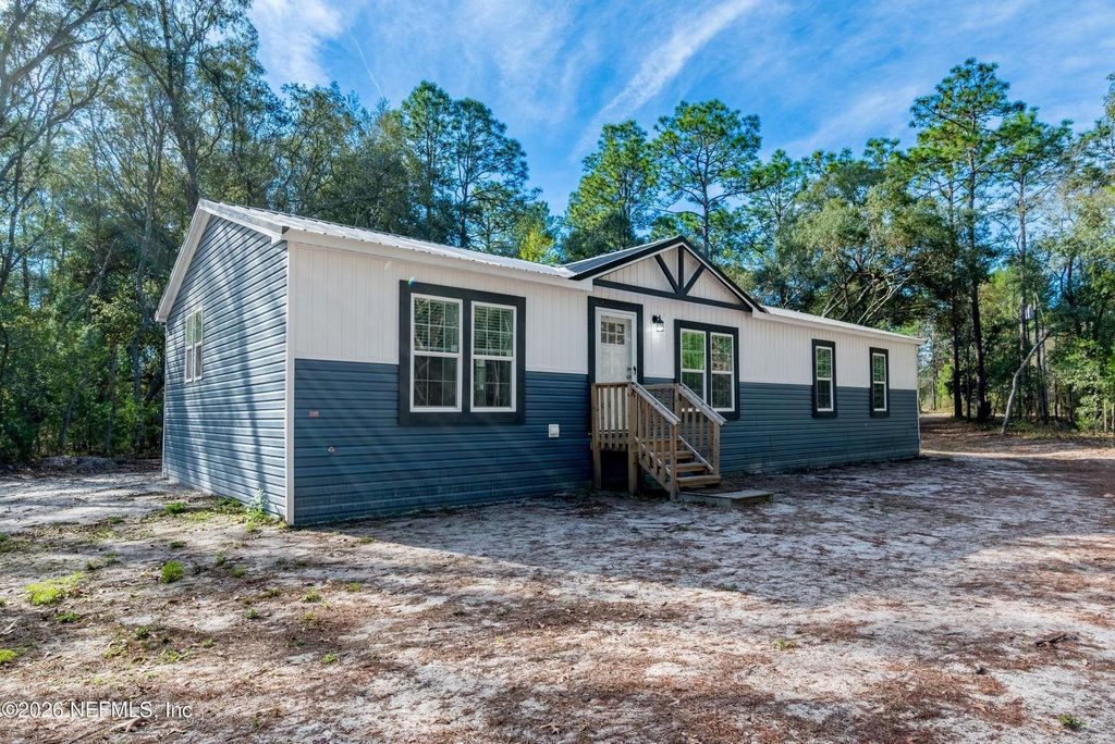 Image 3 of property listing at 7577 HOT SPRINGS COURT, Keystone Heights, FL 32656