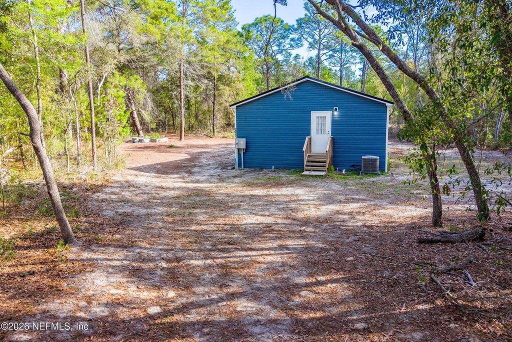 Image 36 of property listing at 7577 HOT SPRINGS COURT, Keystone Heights, FL 32656