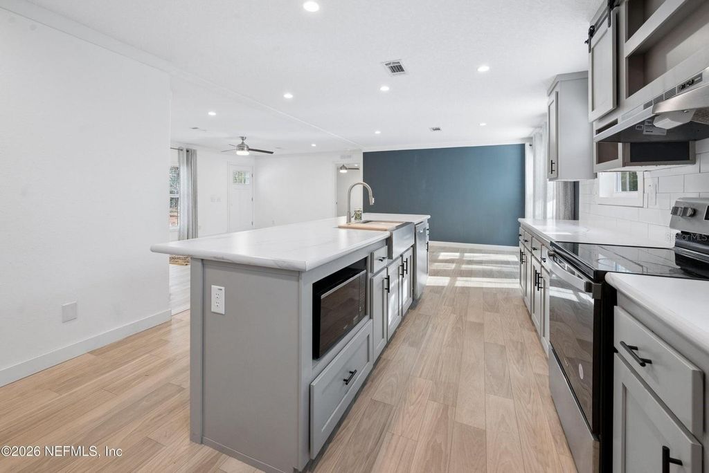 Image 9 of property listing at 7577 HOT SPRINGS COURT, Keystone Heights, FL 32656