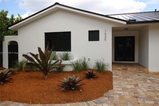 7045 SW 83rd Pl, Miami, FL 33143