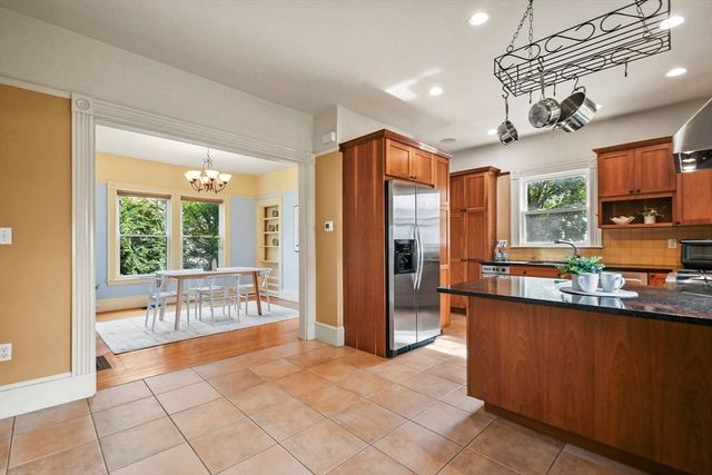 32 Bacon St, Watertown, MA 02472