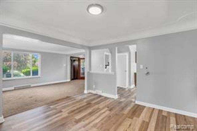 8262 E Outer Drive, Detroit, MI 48213