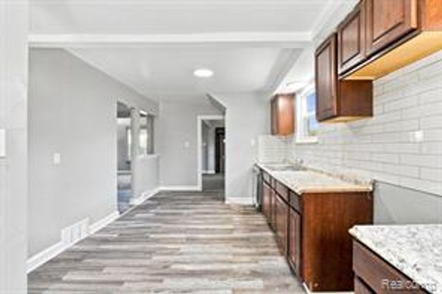 8262 E Outer Drive, Detroit, MI 48213