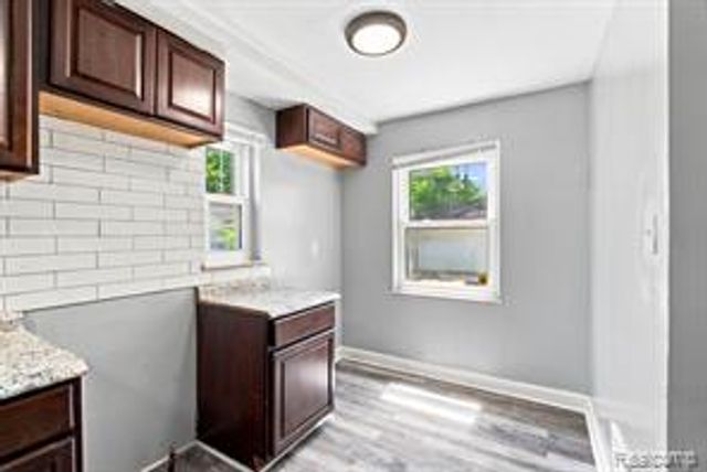 8262 E Outer Drive, Detroit, MI 48213